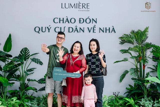 Masterise Homes chính thức bàn giao LUMIÈRE riverside, dự án thứ 4 trong năm 2023 3 Hàng trăm cư dân hào hứng nhận căn hộ đẳng cấp, chia sẻ sự ấn tượng và niềm vui khi “về nhà” mới