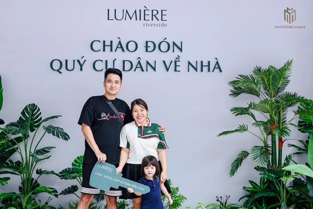 Masterise Homes chính thức bàn giao LUMIÈRE riverside, dự án thứ 4 trong năm 2023 4 Hàng trăm cư dân hào hứng nhận căn hộ đẳng cấp, chia sẻ sự ấn tượng và niềm vui khi “về nhà” mới