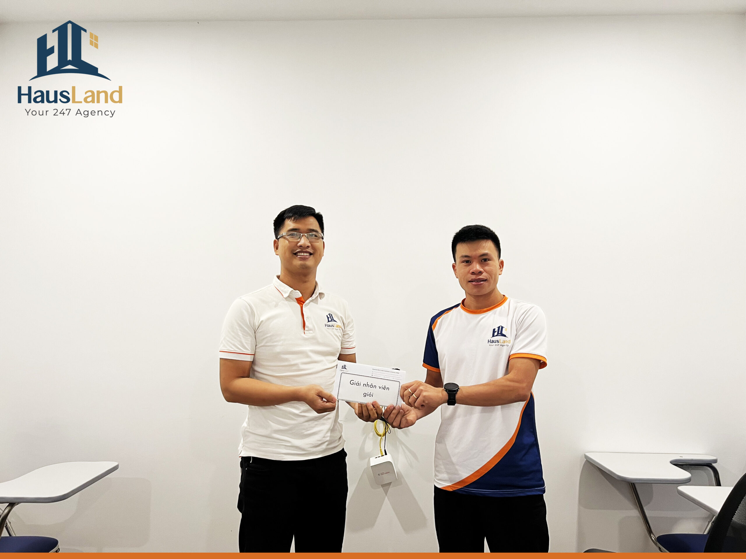 Cùng HausLand Nhìn Lại Một Chặng Đường 2023 3 HAUSLAND KHEN THUONG 2 scaled