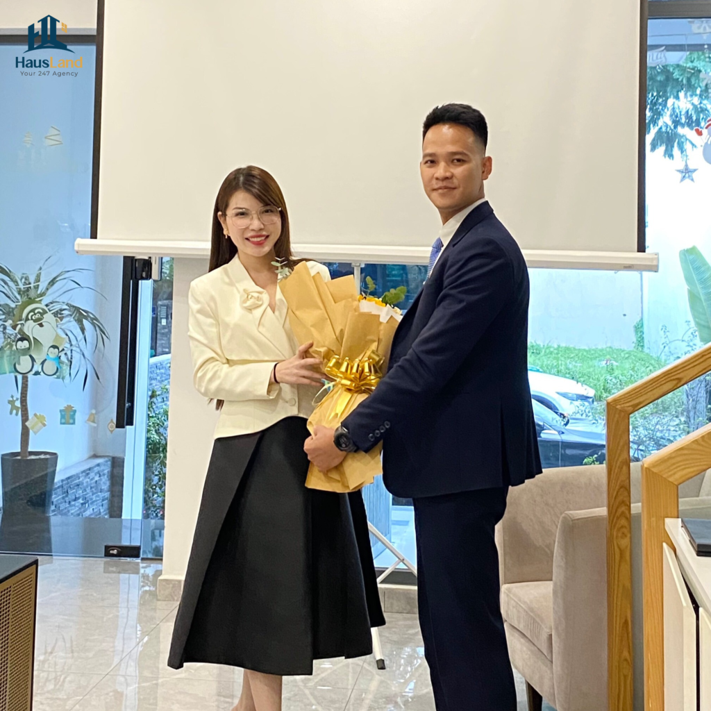 Buổi đào tạo chuyên sâu " Phân khu cao tầng Orchard Hill - Tổng dự án Sycamore " 2 HausLan han hanh don tiep Ms. Sunny Giam doc kinh doanh Dai dien CapitaLand Developer