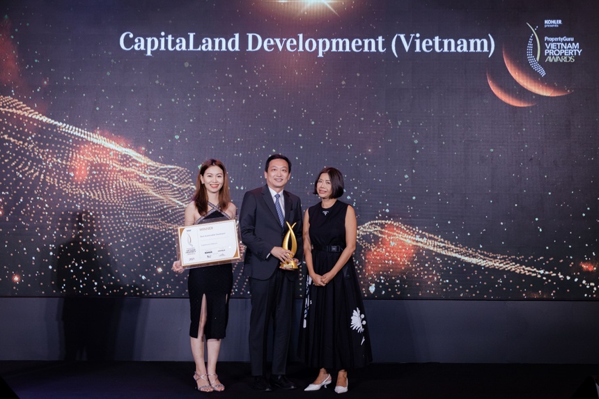 Dấu ấn 3 thập kỷ phát triển của CapitaLand Development tại Việt Nam 3 Đại diện CLD (Việt Nam) nhận giải “Nhà phát triển bất động sản bền vững xuất sắc” tại PropertyGuru Việt Nam 2021.