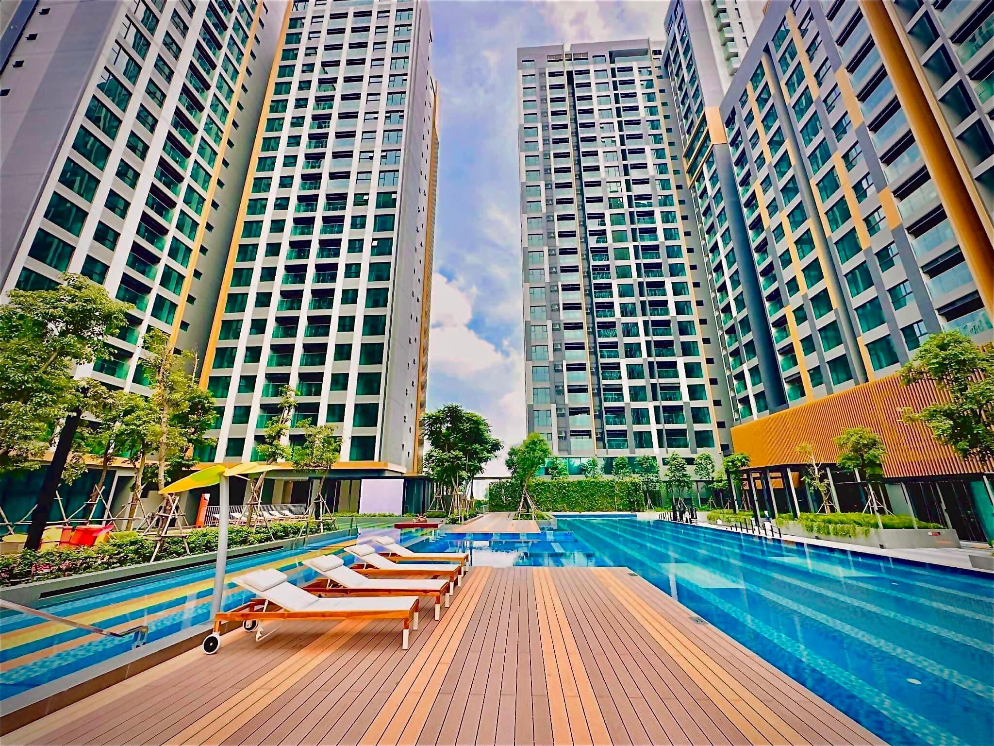 CapitaLand Development trao chìa khóa căn hộ cao cấp De La Sol cho khách hàng 4 Tầng trệt có Hồ bơi tràn 50m, nơi cư dân có thể thoải mái bơi lội và thư giãn
