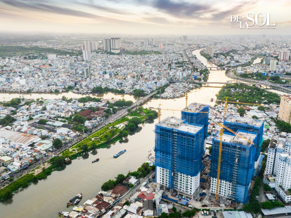 CapitaLand Development ghi nhận sức hút lớn trong sự kiện giới thiệu De La Sol 2 Tọa lạc tại Quận 4, cách trung tâm thành phố 5 phút lái xe, dự án De La Sol với quy mô 870 căn cung cấp nhiều loại hình căn hộ từ một đến ba phòng ngủ và Sky Suite với diện tích từ 60 đến 196 m2